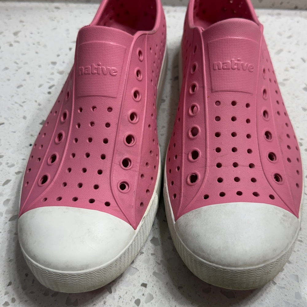 Native Jefferson’s Pink Perforated Slip-Ons GUC Women’s SZ 10 Men’s SZ 8 summer - Picture 2 of 6
